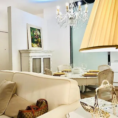 Q19 Apartment *